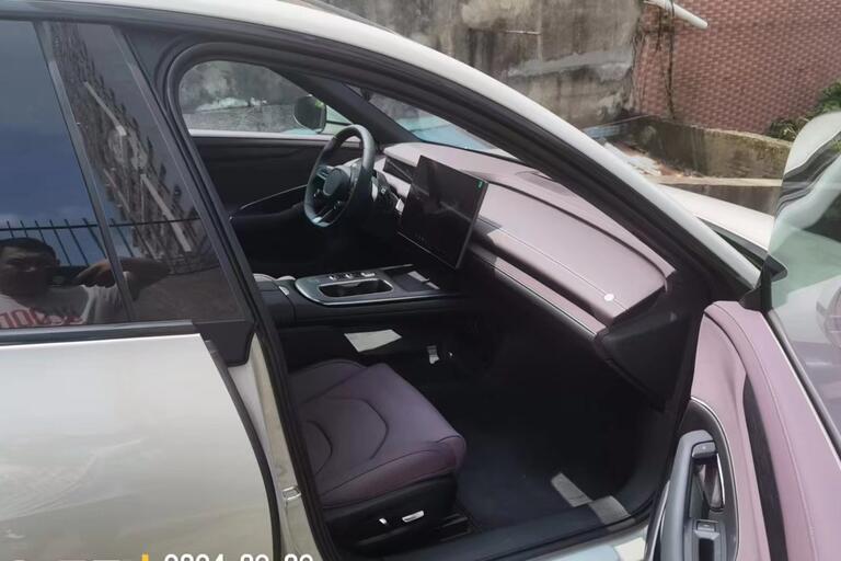 Xiaomi SU7 2024