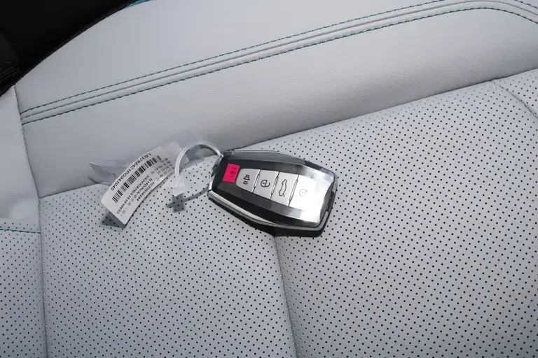 Geely Haoyue L